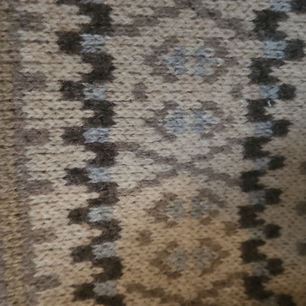 Beautiful sweater - Picture 3 of 5